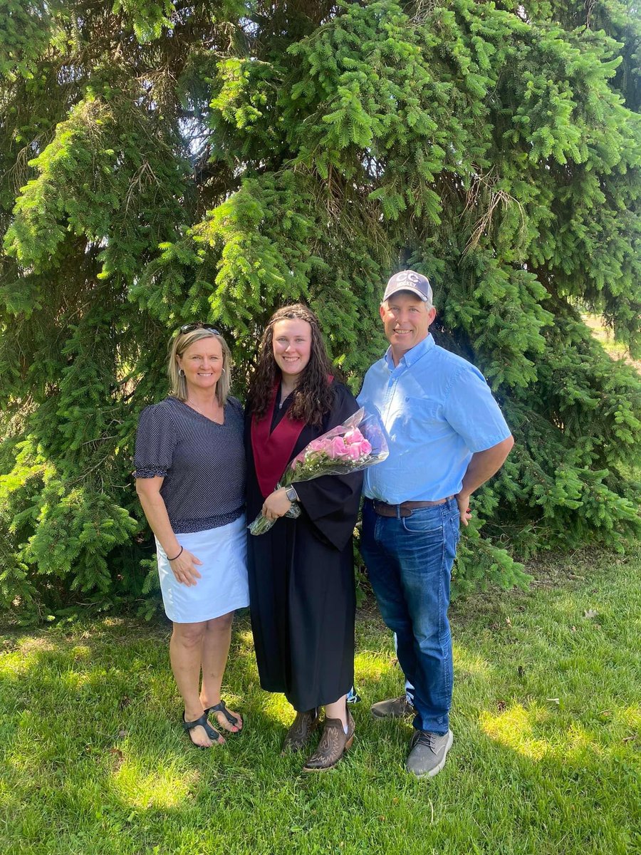 Yesterday I graduated with distinction from the University of Guelph, Ridgetown Campus and received 6 amazing awards. Thank you to everyone who who helped me achieve these goals and accomplishments!! 👩‍🎓❤️#rcgrad