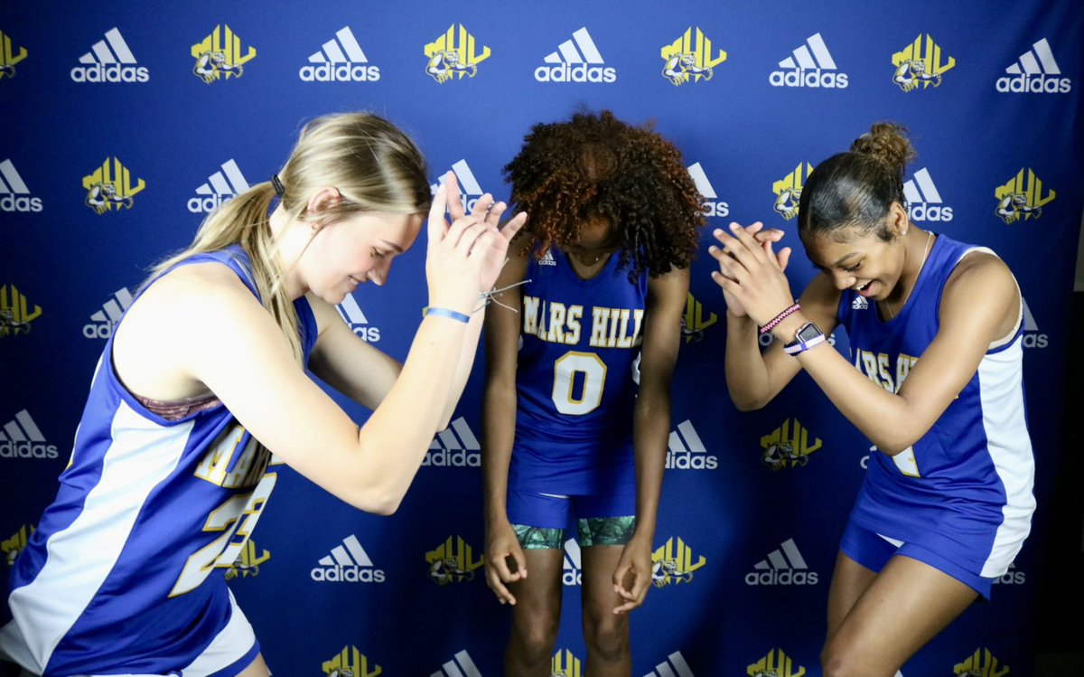 jadyiah3's tweet photo. After a great visit and conversation with Coach @Emry_T, I am blessed to receive an Offer from Mars Hill University 💛💙

Special Thanks to @CE_RiseWBB @CoachBCH @LshsWBB https://t.co/wPT9WLYMOj