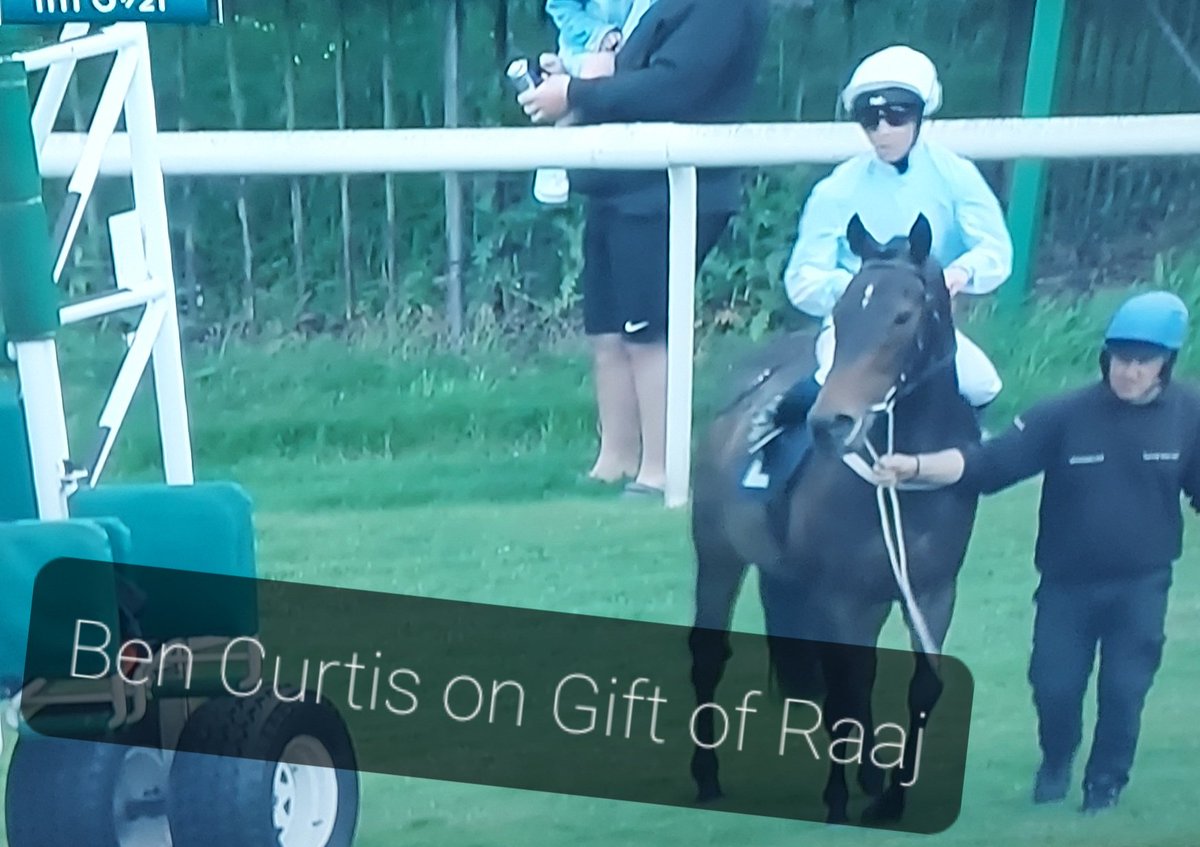 townend_alison's tweet photo. Doubling up at Doncaster for @_benacurtis
Gift of Raaj by the slimmest of margins. The nose did it.
#nevergavein #twoin ๐ฅ๐ฅ https://t.co/eQSz7TiOPX