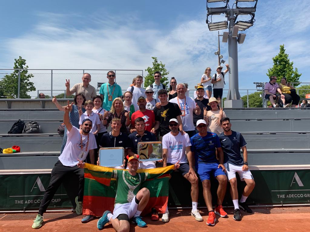 hts_sluzbeni's tweet photo. Mili Poljičak i Litavac Edas Butvilas slave naslov u paru na juniorskom turniru Roland Garrosa! 🏆🎾🇭🇷🇱🇹

Više na: https://t.co/YzF0V2yNqb

#Poljicak #Butvilas #RolandGarros #RG2022 https://t.co/A8CgEGIkCf