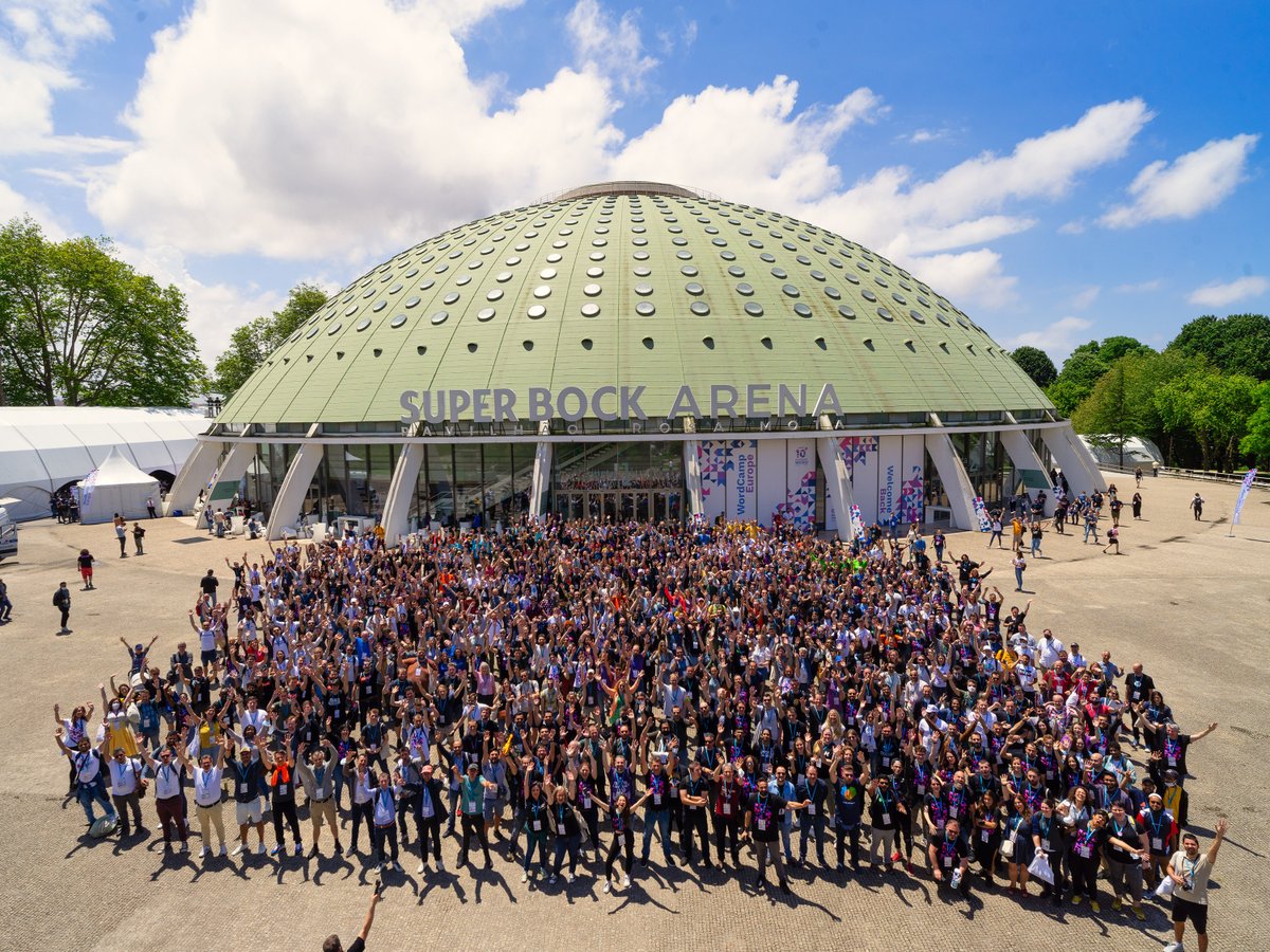 WCEurope's tweet image. It wouldn&apos;t be WordCamp Europe without a family photo - hello everyone! 👋 #WCEU