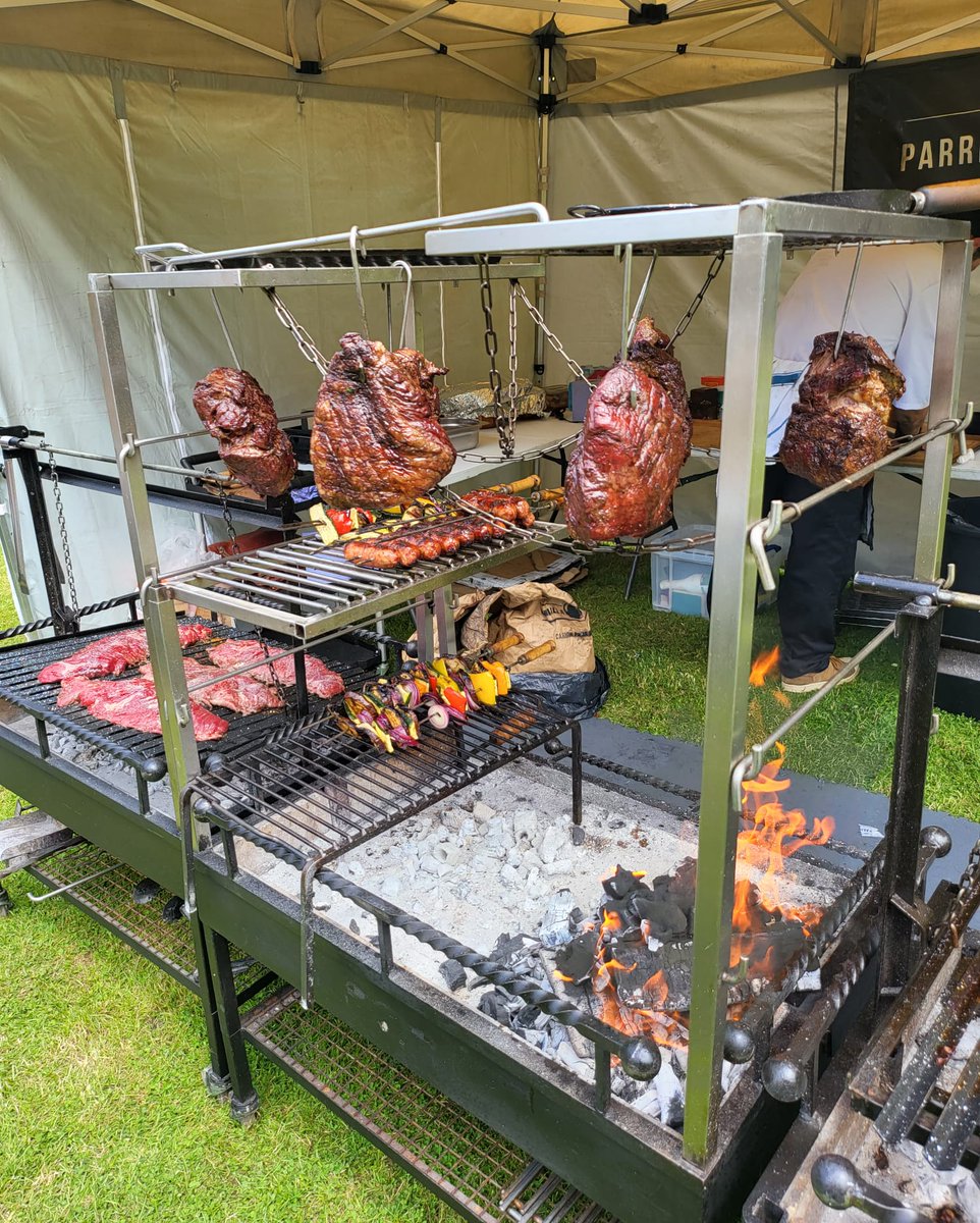 ParrillasUK's tweet photo. Fantastic day in Colchester for a private event, asado feast and great weather #NOFILTER 
#PlatinumJubilee #Caturday #BankHolidayWeekend #catering #PlatinumJubileeCelebration #bankholiday #weekendvibes #QueenElizabeth #privateparty #party #BBQ #grilling #outdoor #Jubilee https://t.co/W6Vy95Xbtd