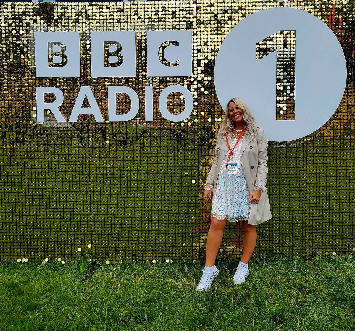 Righhhhhhht the DAY RAVE is on!!!!! 3 hours of Classics instead of 2 today from 4pm, Dance Anthems is the official pre party to the Platinum Jubilee party later....so let's have a good one all of us ❤️ @BBCR1 @BBCSounds