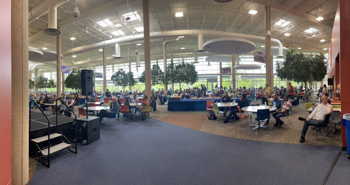 minnestar's tweet photo. Helloooooo #Minnebar you beautiful thing you https://t.co/wuSh4qcoAq