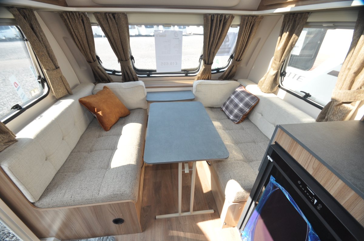 caravanguard's tweet photo. The all-new @swiftgroup Sprite Alpine for four has had a refresh for 2022. It has an interesting layout, complete with French bed and handbasin outside the washroom.
What will you make of this great value tourer?
https://t.co/qSotaFypaM #caravan #tourer #caravaninsurance https://t.co/wKuY7uijyM