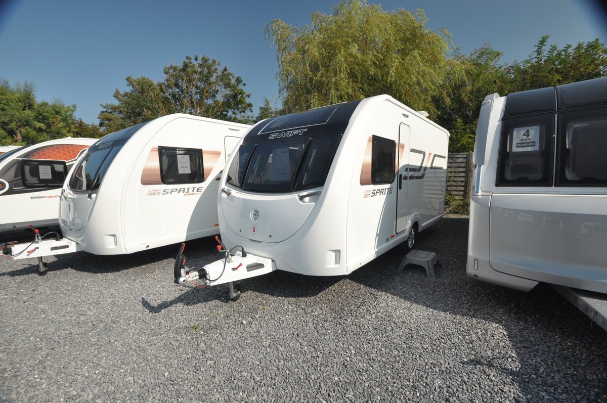 caravanguard's tweet photo. The all-new @swiftgroup Sprite Alpine for four has had a refresh for 2022. It has an interesting layout, complete with French bed and handbasin outside the washroom.
What will you make of this great value tourer?
https://t.co/qSotaFypaM #caravan #tourer #caravaninsurance https://t.co/wKuY7uijyM