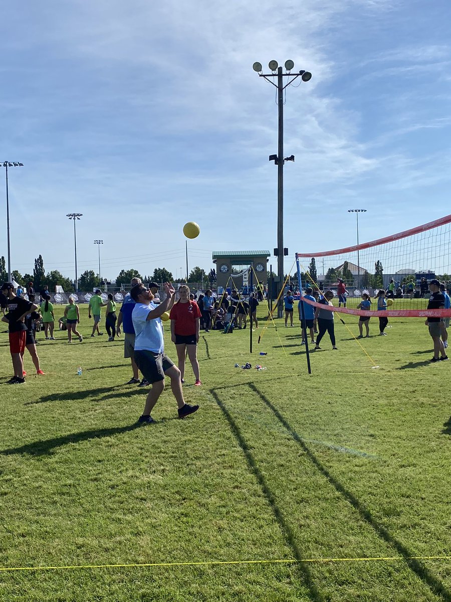 TrilogyLiving's tweet photo. Volleyball at theCorporate games! #sportsinlou #trilogystrong #wellness https://t.co/5DsPKjGIoU