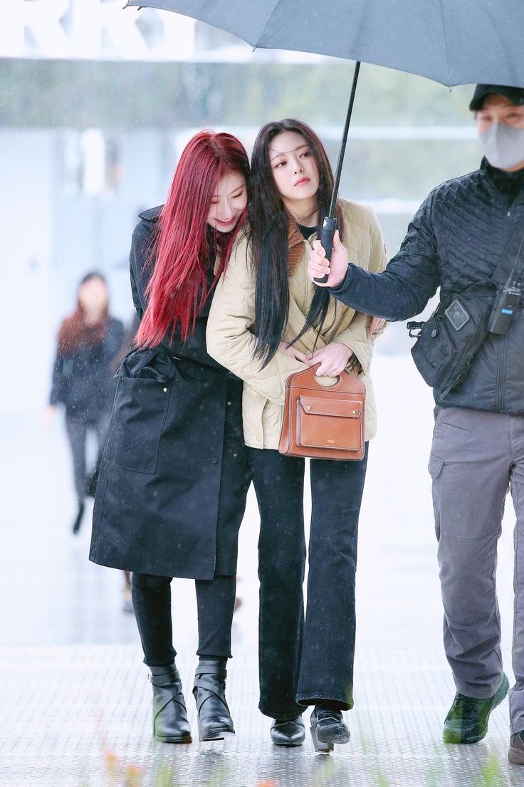 yunapizzaislyf's tweet photo. Happy birthday to one of the sweetest girls I know! Stay happy and healthy! Midzys are always here for you 💗

FOREVER WITH CHAERYEONG

#SunshineChaeryeongDay 
#생일자_채령나간다_길좀따까죠
@ITZYofficial https://t.co/GGlAqaW9WM
