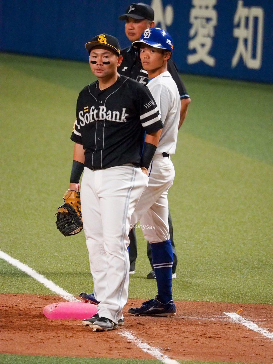 17saayaas18's tweet photo. 『あきらー!』って呼ばれたら
2人振り向く的な感じに見えるね☺︎
ホークスのあきら背番号7とドラゴンズ のあきら背番号7
#ソフトバンクホークス
#sbhawks
#中村晃
#中日ドラゴンズ
#drapic7
#根尾昂 https://t.co/l4hDthN3kY