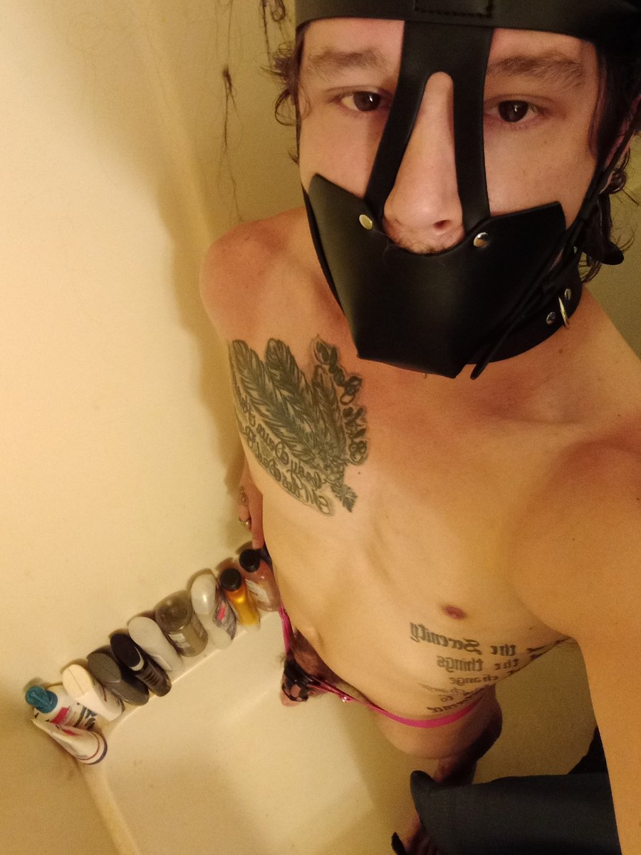 EliRansom4's tweet photo. 166 days π, 36 since last cum, 581 to go. Locked dick, plugged ass, gagged mouth, just like a good boy. #teamlocked #muzzledpup #plugged https://t.co/b7plQZ3wiw