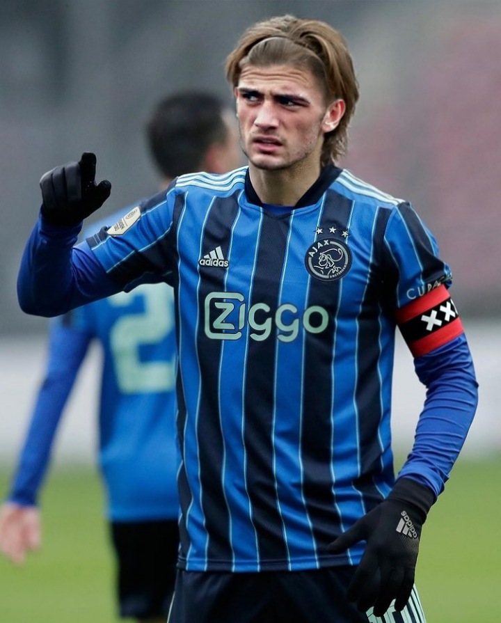 Estamos jodidos, pero no podemos permitirnos bajar los brazos. Hay que resetearse ya y hoy pelear por tres puntos importantes. Se vienen semanas muy importantes contamos con ustedes.