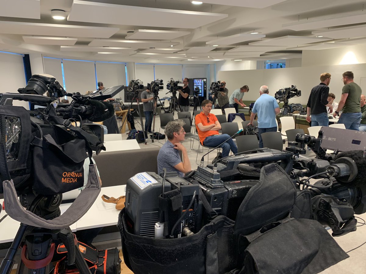 WouterL1's tweet image. Zodadelijk live persco op @L1 ivm #Gino. Veel pers aanwezig hier in politiebureau #Maastricht. #1Limburg #L1. Aanvang:16:30