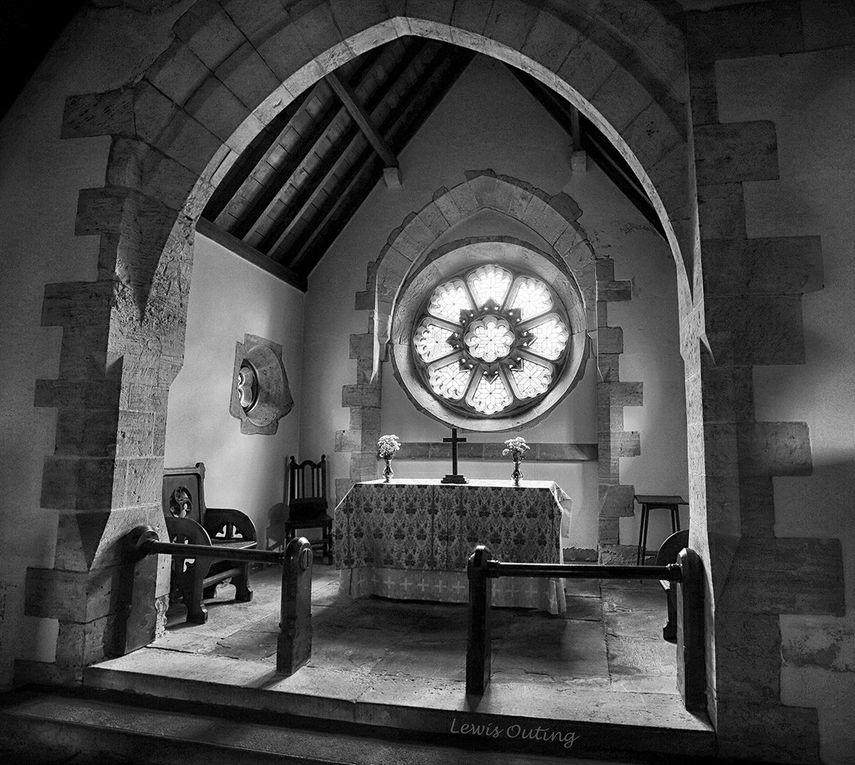 LazloUzala's tweet photo. St Stephen's Church Aldwark @TheCCT @ExploreChurches @EngChurchPics @SocChurchArch @NatChurchTrust @GenealogyBeech @HistoricEngland @ThePhotoHour #church #StStephens #Church #Aldwark #bnw #Monochrome https://t.co/tmSLncAIr7