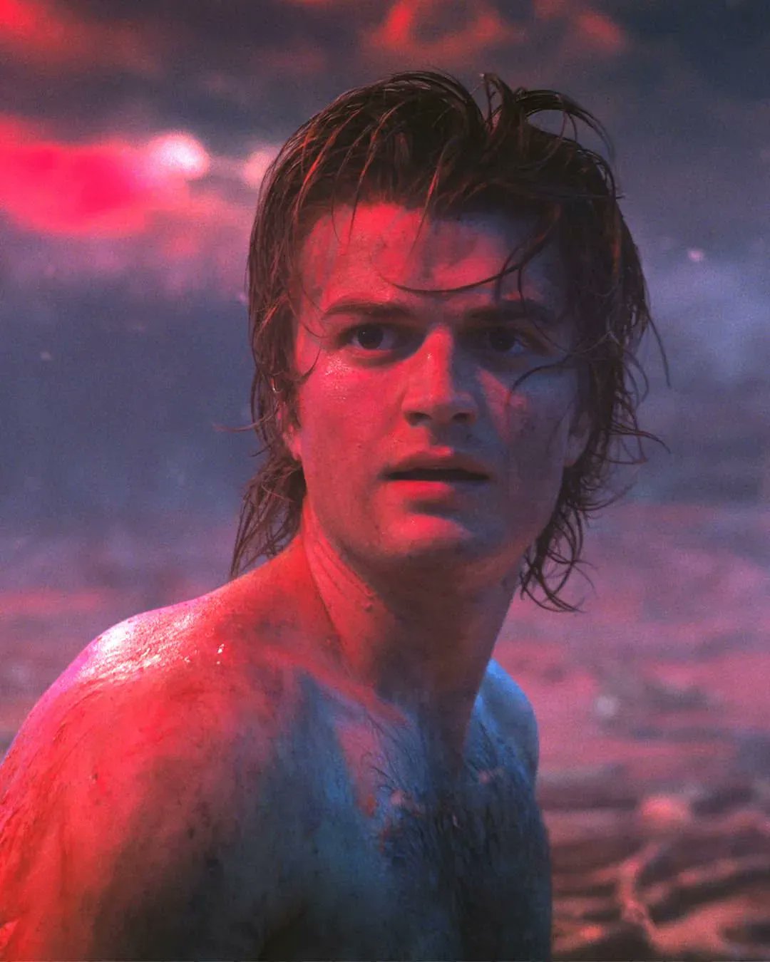 Shirtless Male Celebs on Twitter "Joe Keery 🥵🥵🥵 Damn! https//t.co