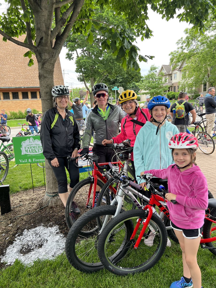 lynnszabo's tweet photo. Westgate represented at the AH Community Bike Ride!
#wgleads @ArlingtonHtsGov https://t.co/OtmEYCHBvD