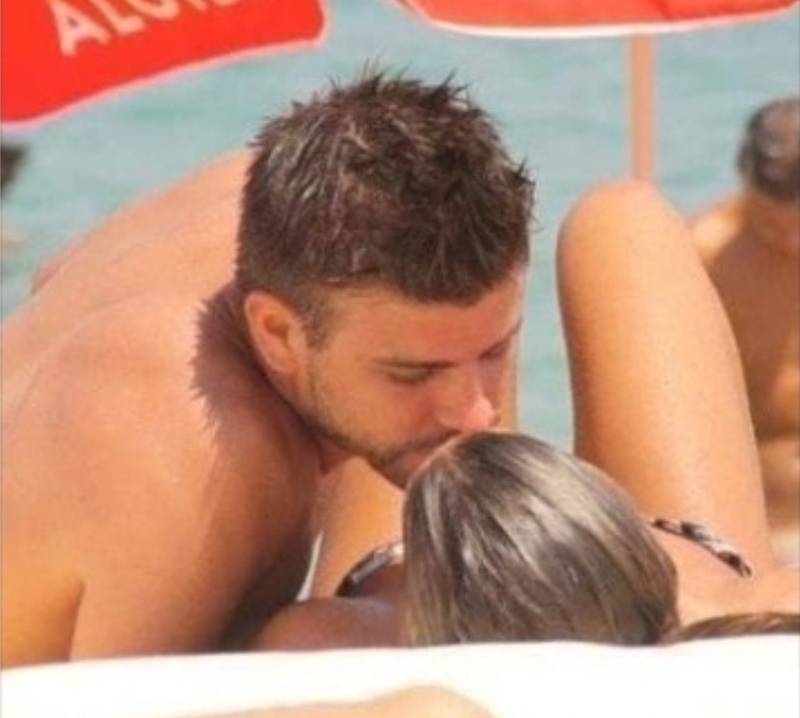 futbolsapiens's tweet photo. Ella es la dama con la que Piqué habría engañado a Shakira

DETALLES: https://t.co/uMWw4bIhiZ https://t.co/H5Gv3ay8cX