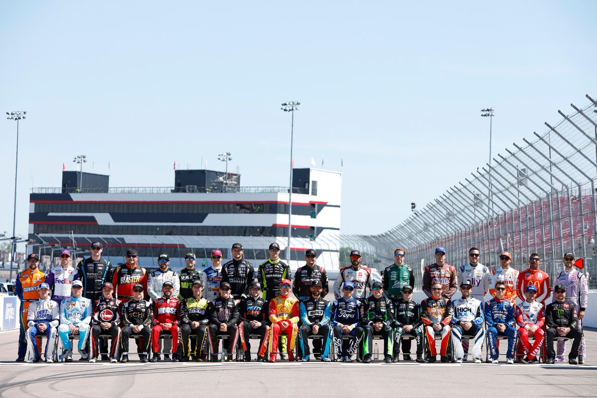 NASCAR's tweet photo. Scoot in like you all like each other! https://t.co/Rei39rMpXA