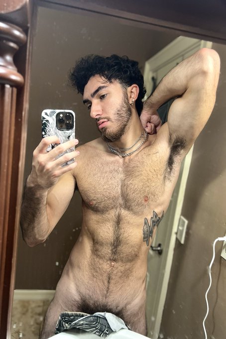 Happy pride month from your favorite hairy Italian boy 💚🤍&hearts;️ ♻️RT for more♻️ 👇🏼👇🏼👇🏼👇🏼👇🏼👇🏼 https://t.co/rFEejco8Lc
