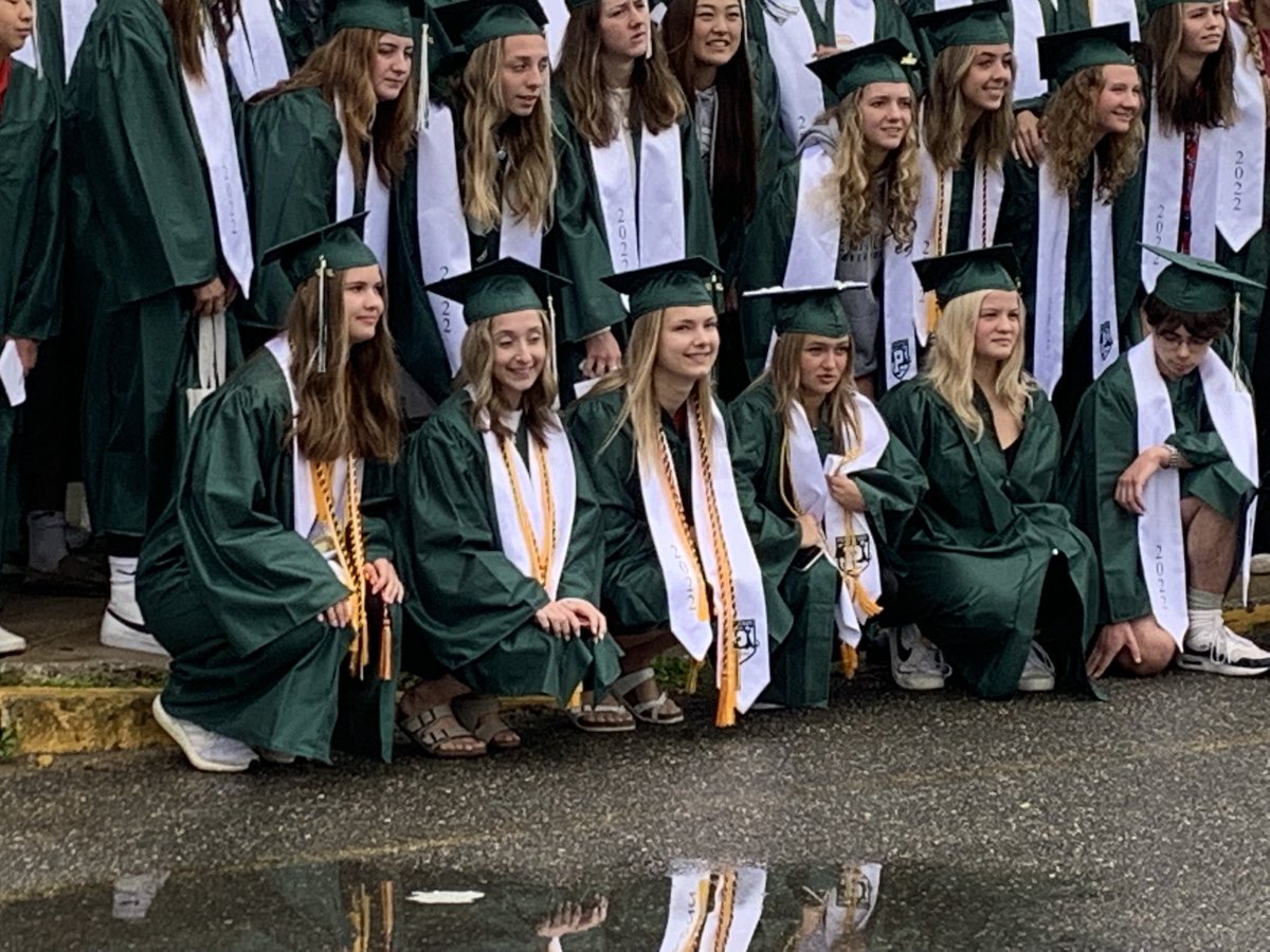CounselingPRMHS's tweet photo. Congratulations Class of 2022! Make sure you come back and visit! #PentucketPride https://t.co/tX8IX0UqiX
