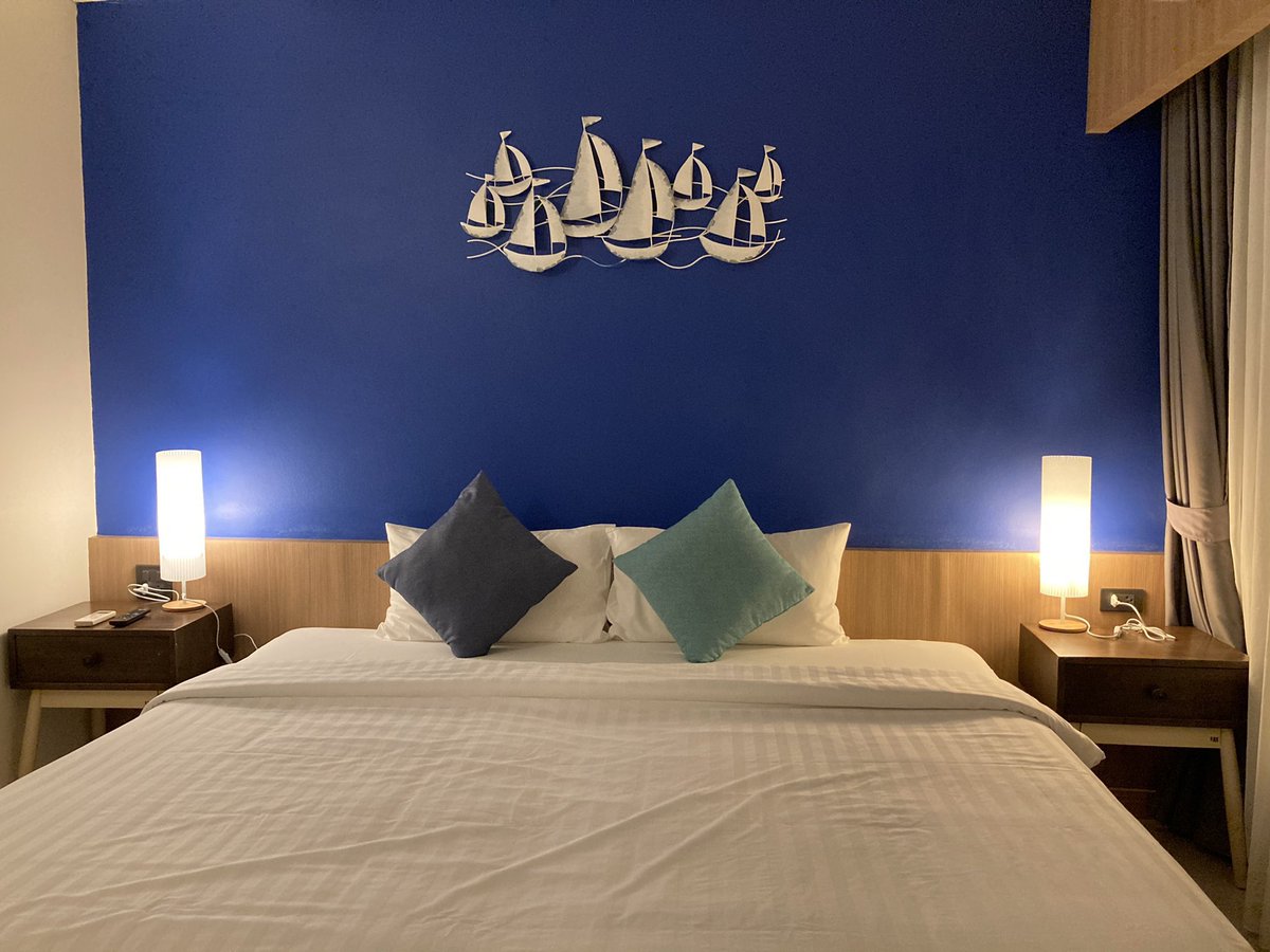 Staythcom's tweet image. #โรงแรมสุดคุ้ม The Six Teenth Naiyang Beach Phuket Airport Hotel bit.ly/3NOpRqW อยู่ใกล้สนามบินภูเก็ต(สามารถเดินไปได้) มีรถรับส่งสนามบิน เตียงนุ่มนอนสบาย มีตู้เย็น ร่ม กาต้มน้ำ และมีสระว่ายน้ำ #phuket #phuketairport #Thailand #ภูเก็ต #สนามบินภูเก็ต #ที่พัก #โรงแรมภูเก็ต