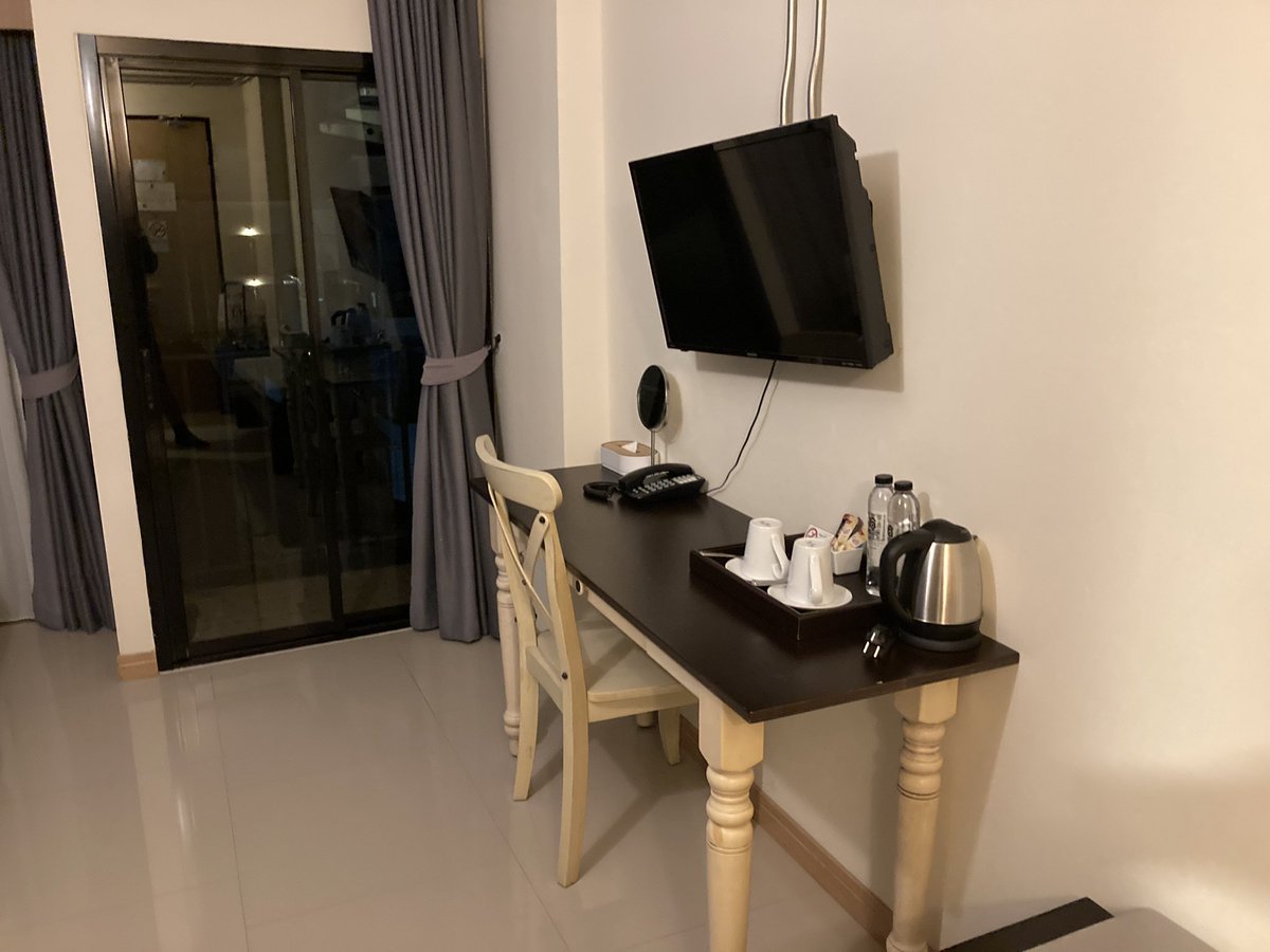 Staythcom's tweet image. #โรงแรมสุดคุ้ม The Six Teenth Naiyang Beach Phuket Airport Hotel bit.ly/3NOpRqW อยู่ใกล้สนามบินภูเก็ต(สามารถเดินไปได้) มีรถรับส่งสนามบิน เตียงนุ่มนอนสบาย มีตู้เย็น ร่ม กาต้มน้ำ และมีสระว่ายน้ำ #phuket #phuketairport #Thailand #ภูเก็ต #สนามบินภูเก็ต #ที่พัก #โรงแรมภูเก็ต