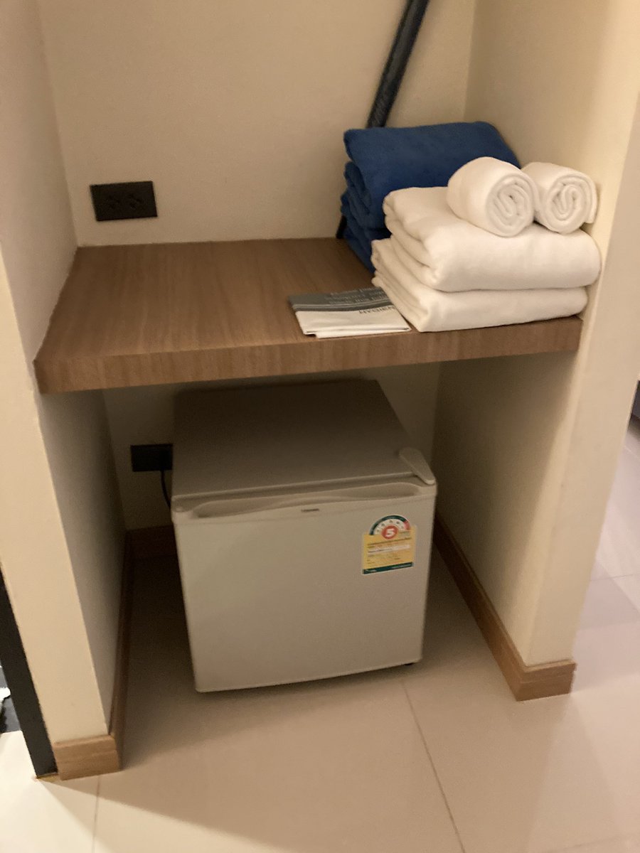 Staythcom's tweet image. #โรงแรมสุดคุ้ม The Six Teenth Naiyang Beach Phuket Airport Hotel bit.ly/3NOpRqW อยู่ใกล้สนามบินภูเก็ต(สามารถเดินไปได้) มีรถรับส่งสนามบิน เตียงนุ่มนอนสบาย มีตู้เย็น ร่ม กาต้มน้ำ และมีสระว่ายน้ำ #phuket #phuketairport #Thailand #ภูเก็ต #สนามบินภูเก็ต #ที่พัก #โรงแรมภูเก็ต