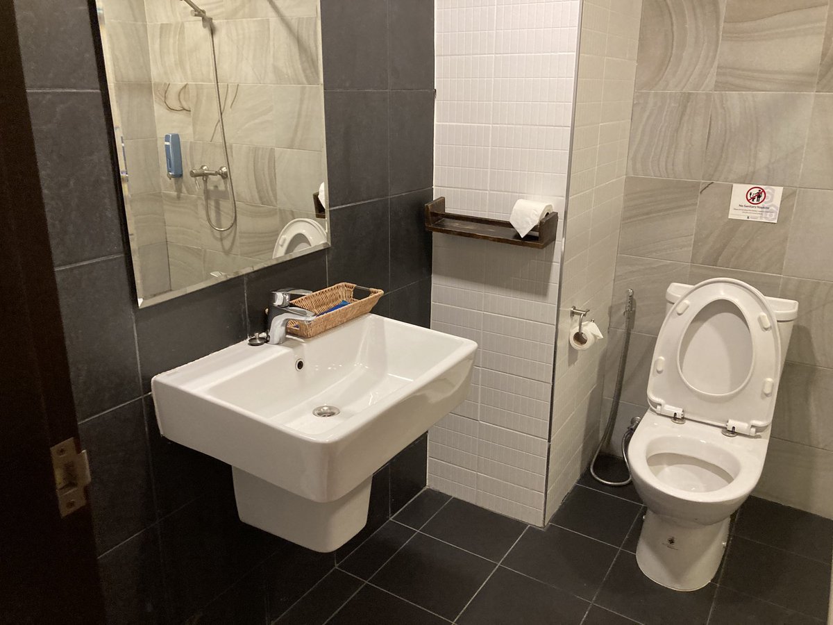 Staythcom's tweet image. #โรงแรมสุดคุ้ม The Six Teenth Naiyang Beach Phuket Airport Hotel bit.ly/3NOpRqW อยู่ใกล้สนามบินภูเก็ต(สามารถเดินไปได้) มีรถรับส่งสนามบิน เตียงนุ่มนอนสบาย มีตู้เย็น ร่ม กาต้มน้ำ และมีสระว่ายน้ำ #phuket #phuketairport #Thailand #ภูเก็ต #สนามบินภูเก็ต #ที่พัก #โรงแรมภูเก็ต