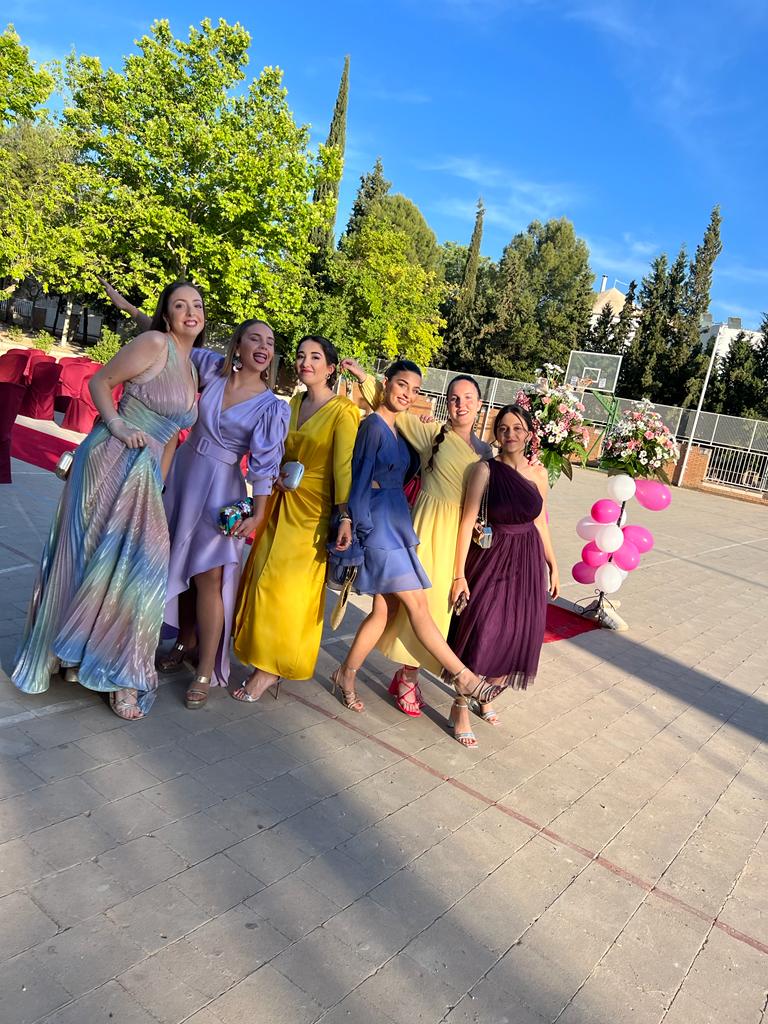 raaqueelgn_'s tweet photo. La resaca emocional post-graduacion me está dejando así🥹🥹
Os quiero muchísimo❤️‍🩹
@luciiagrc_ @Celialf_ @auroraplanton_ @Mariaapuentees @maariliafdezz https://t.co/Oy0lb3qDwA