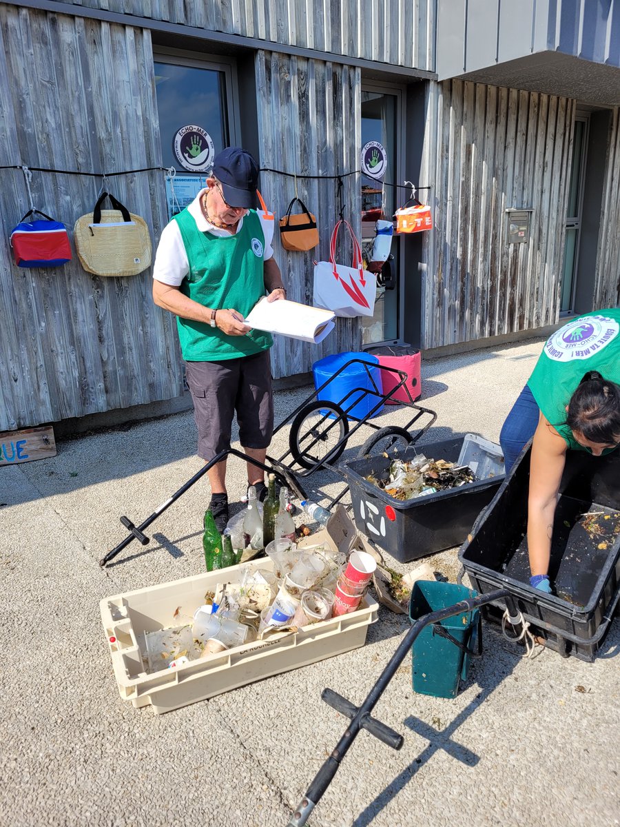 Echo_Mer's tweet image. + de 35 kilos de déchets repêches dans le Vieux Port de La Rochelle ce weekend ! 😳😡

C'est trop ! Réveillons-nous ! 💪🌎🌊

#ecoutetamer #epuisetondechet #larochelle #ocean #pollution