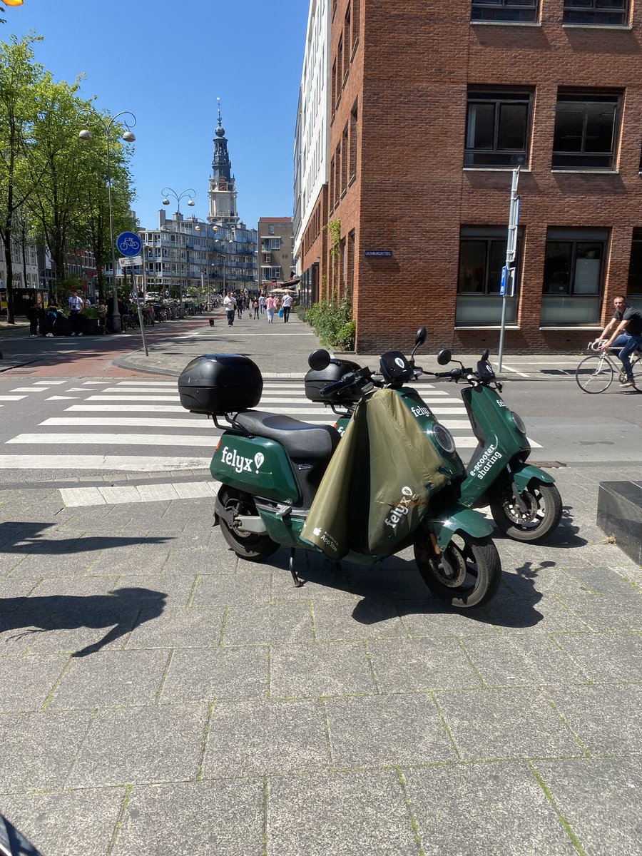fabstylistikaNL's tweet photo. Oh weer bijna vergeten. #amsterdamlife #felyxchallenge #felys #fail #jodenbreestraat #jumbo staan exht in de weg!! ???? #bedankt #hoerscooters https://t.co/Nqyw64uBjW