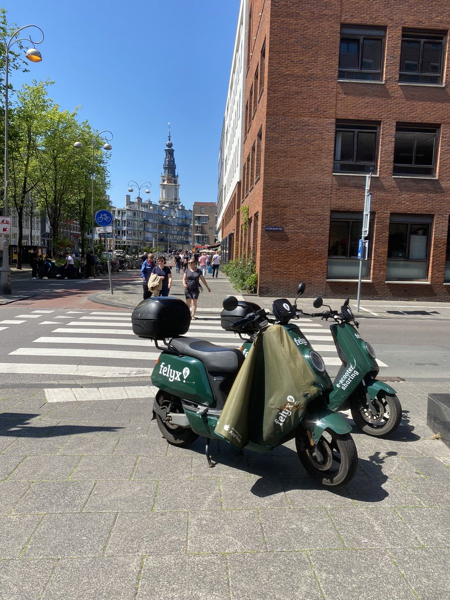 fabstylistikaNL's tweet photo. Oh weer bijna vergeten. #amsterdamlife #felyxchallenge #felys #fail #jodenbreestraat #jumbo staan exht in de weg!! ???? #bedankt #hoerscooters https://t.co/Nqyw64uBjW