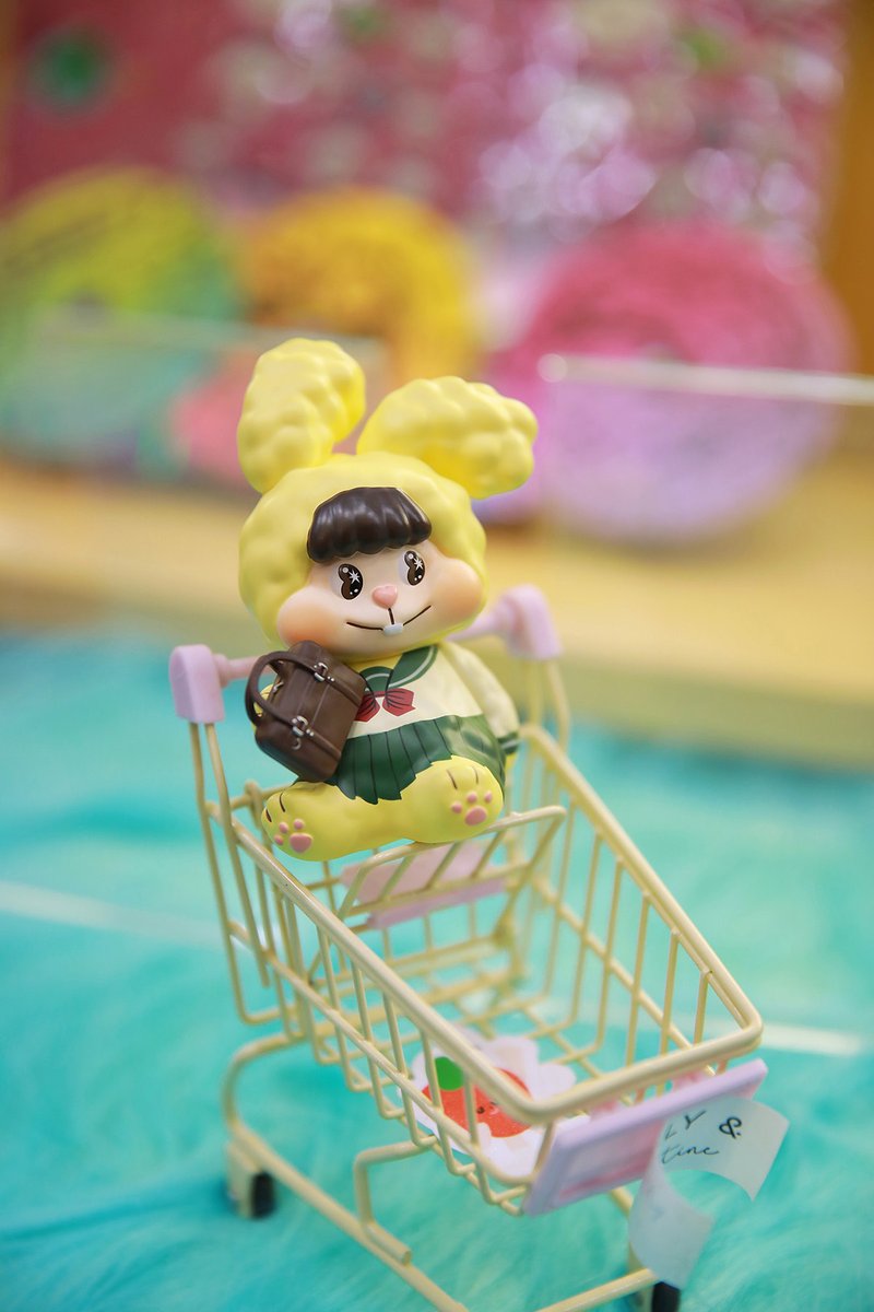 FreshToy's tweet photo. #Freshtoys #Bingbing

「Cookie Cauliflower Pie」🍪

I'm going to be late in the morning

Grab my schoolbag🎒

Can anyone take me to school?

#freshtoy #freshtoystudio #littlebuns #toyart #designertoy #artdoll #designervinyl https://t.co/ICbXljhDkz