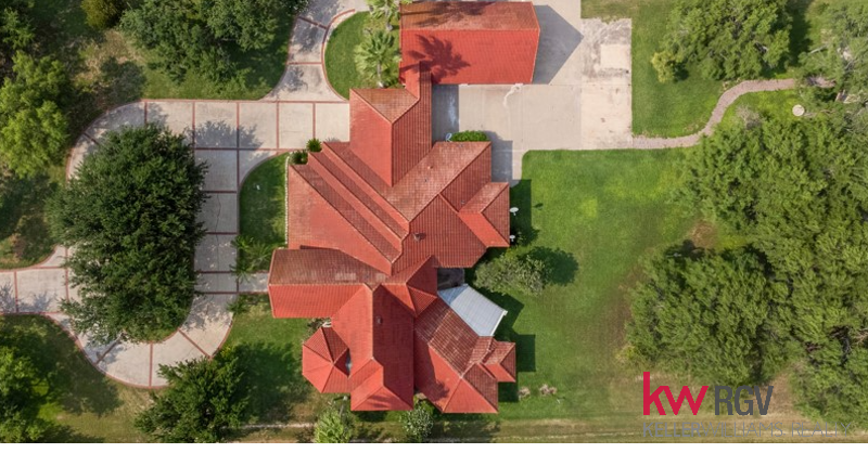 RGV_LISA's tweet photo. MLS: 382459 Grand Gorgeous Estate in Sharyland. Beautifully designed with an open living concept. Be amazed as you walk into this elaborate estate made for entertaining and perfect for hosting events. 956.358.4409 https://t.co/F3xGu55R9e