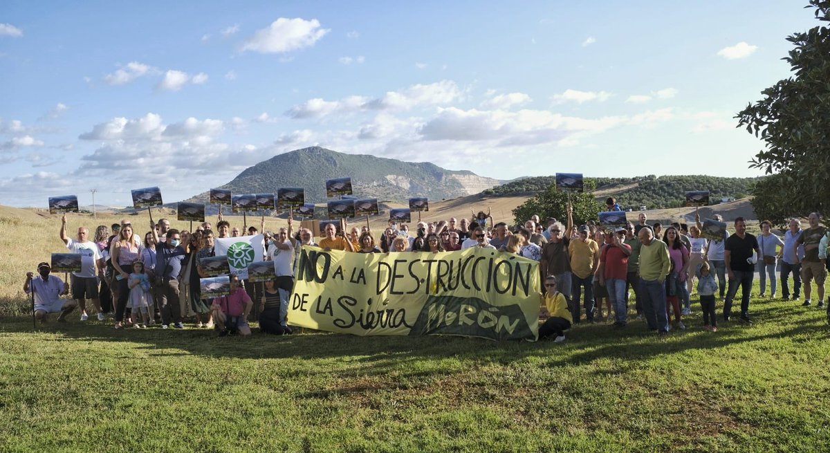 marialbarreal's tweet photo. Ayer manifestación contra la sobrexplotación que seguirá desfigurando el paisaje y destruyendo la Sierra de Morón junto a toda su fauna y flora protegida. Apelo al ayuntamiento de Morón a repensar su arriesgada estrategia. NO a la ampliación de la actual cantera. https://t.co/4ka5X7xptK