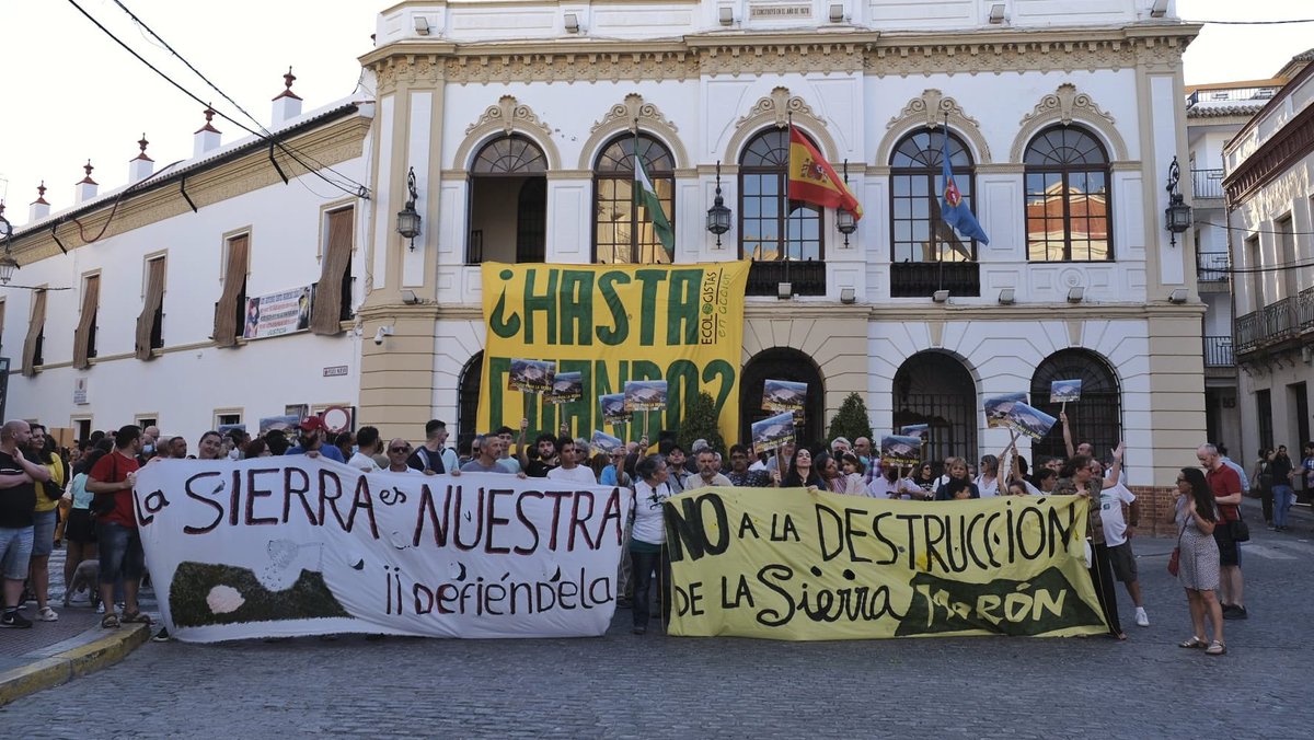 marialbarreal's tweet photo. Ayer manifestación contra la sobrexplotación que seguirá desfigurando el paisaje y destruyendo la Sierra de Morón junto a toda su fauna y flora protegida. Apelo al ayuntamiento de Morón a repensar su arriesgada estrategia. NO a la ampliación de la actual cantera. https://t.co/4ka5X7xptK