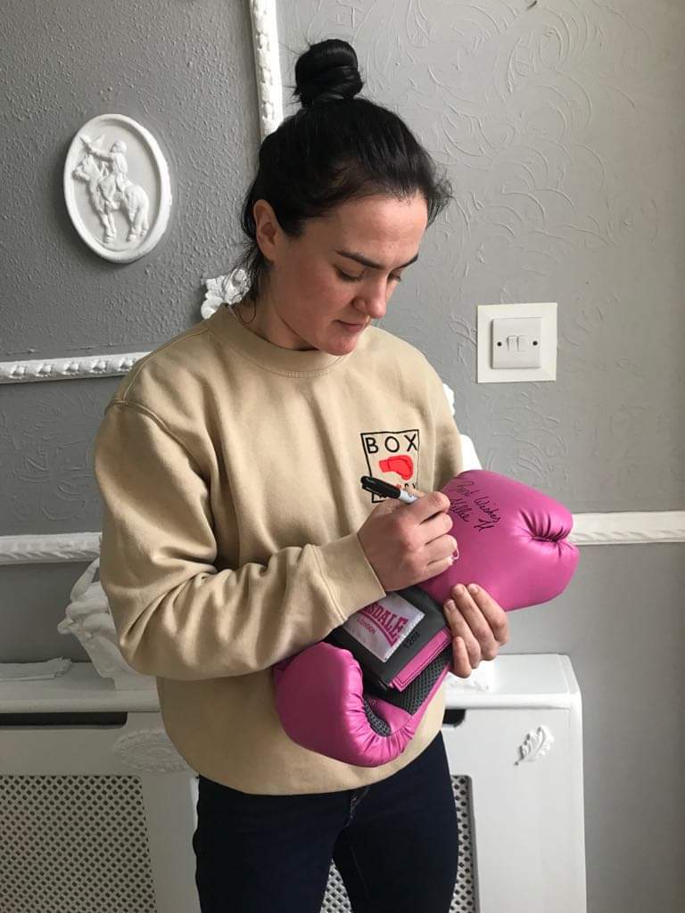 EoinJack1's tweet photo. Big thank you to the amazing @Kelly64kg for the signed Boxing Gloves in aid of Ukraine.
My sister will be auctioning them through the link below.
Please feel free to share!  🇮🇪🇮🇪🥊❤🇺🇦🇺🇦 #boxing #auction 

https://t.co/s8zg0s0Ex4
https://t.co/CjkCfE70rT https://t.co/8daxhfI5XG