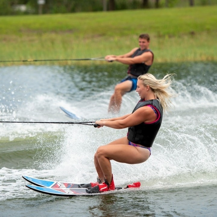 WakesportsULMTD's tweet image. There&apos;s a reason they&apos;re called BLAST combos. 

Their wide-width construction makes for easy starts and helps skiers progress. Combined with a V-Bottom design, the Blast Combos are stable and fun. 

#hoskis #syndicatewaterskis #waterski #waterskiing   #waterskiworld #wakesports
