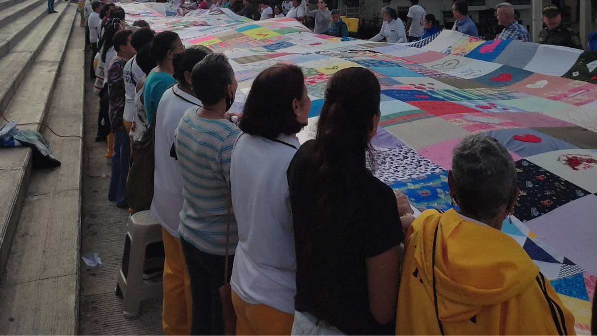 Juntos, tejimos por la paz, por la vida, por el amor. Gracias a todas las personas que participaron en esta iniciativa, a la Mesa de Víctimas de nuestro municipio, a la Parroquia Nuestra Señora de Los Dolores y la Administración Municipal.
¡La paz somos todos!

#TodosPorTitiribí