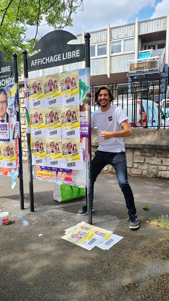 Victor_Lcnt's tweet photo. Samedi collage/tractage pour @stphanieH8 @PlacePublique_ à Maisons-Alfort.
Législatives J-8, osons l'humanisme 🟡 https://t.co/KoM9PNZ5sL