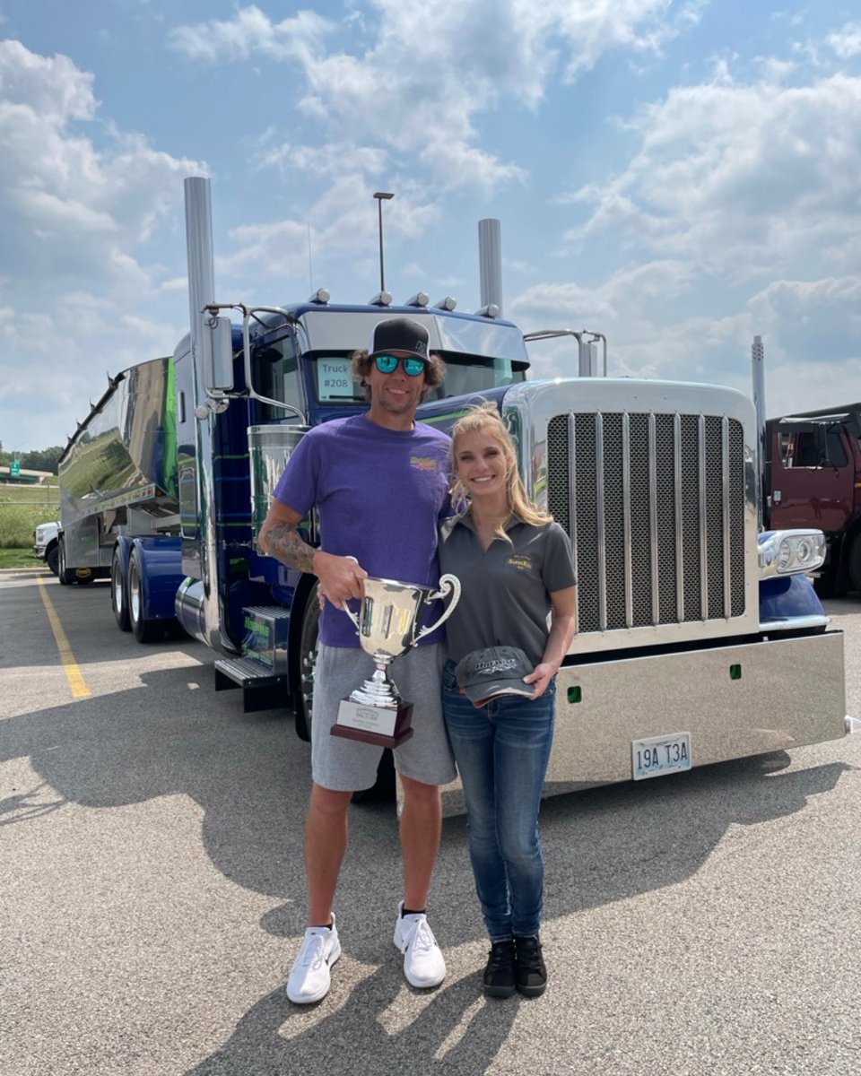 happinessBTM's tweet photo. Super Rigs is around the corner and I am SO EXCITED!
We will be in Branson, MO at Branson Landing. Come see the pretty lights and awesome venue!
.
#runsonrotella #trucker #truckshow #showtruck #shellrotella #superrigs #superrigs22 #trucking #peterbilt #kenworth https://t.co/hgywpgtTZE
