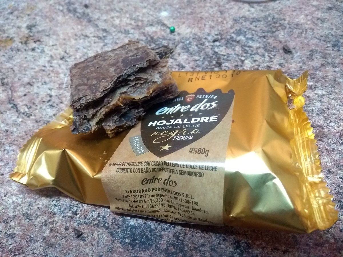 Mendoza no solo tiene vinos y montañas,.. también tiene estás maravillosidades <a href="/EntreDosAlfajor/">Entre Dos</a>  #HojaldreNegro 👌 con un buen café