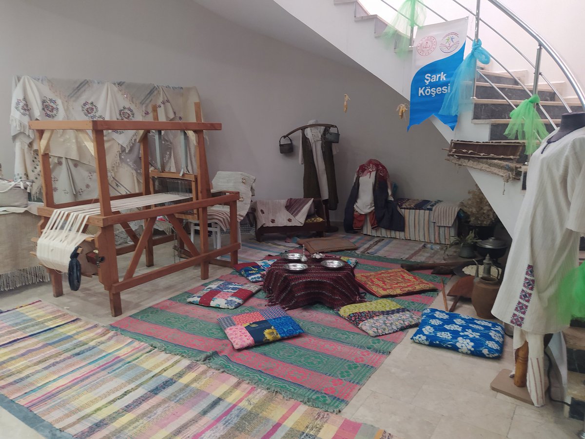 CaycumaHEM's tweet photo. Pazartesi Saat 16:30'da gerçekleştirilecek Hayat Boyu Öğrenme Haftası Final Sergimizin hazırlıkları devam ediyor. Muhteşem ürünler ve sürprizlerle sizleri sergimize bekliyoruz.
@tcmeb @yilmaznazif @sdulger43 @zuleyhaaldogan @ismailbas67 @GokhanIncirciog https://t.co/LO81aEgR54
