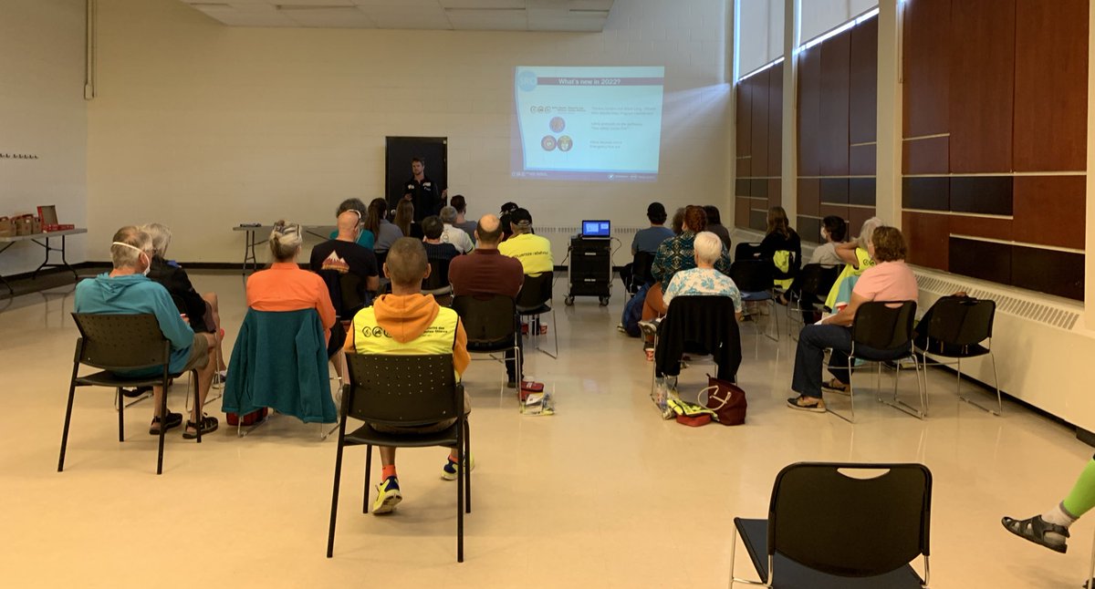 Pathway_Patrol's tweet photo. Our patrol volunteers are safety advocates and are trained to manage different situations that may happen on the pathway. This is important for our safety, as well as yours. 

#ottbike #ottcycle #ottnews #otttraffic #volunteers #ottawa #bicycle #cycling #ottcity @SROttawa https://t.co/Iht55TzGei