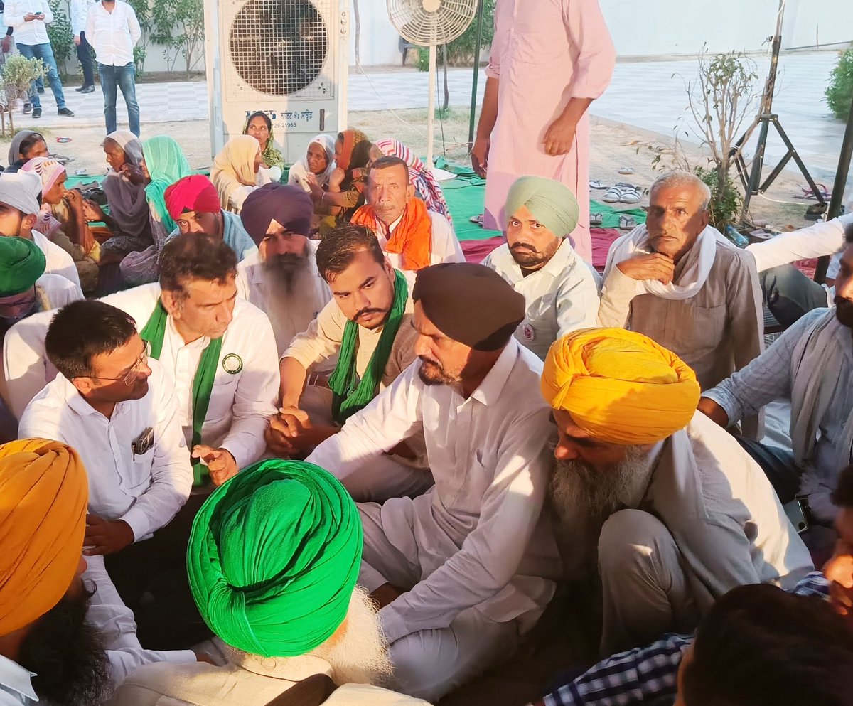 सिद्धू मूसेवाला के पिता जी से मुलाकात करी व उनको विश्वास दिलाया कि आपके एक सन्देश पर पूरे देश से लाखों बेटे आपकी सेवा में खड़े हो जाएंगे। इतने मुश्किल हालात में सिद्धू मूसेवाला के पिता के हौंसले ने पूरी कौम  को प्रेरणा देने का काम किया है।
#SiddhuMoosewala