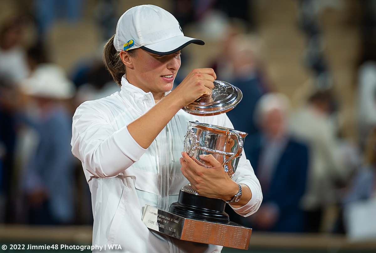 JJlovesTennis's tweet image. Ok, can the next tournament with a trophy that has a removable lid please put sometheng, anything, in there if Iga’s in the final?

She’s gonna look every time… surprise her.