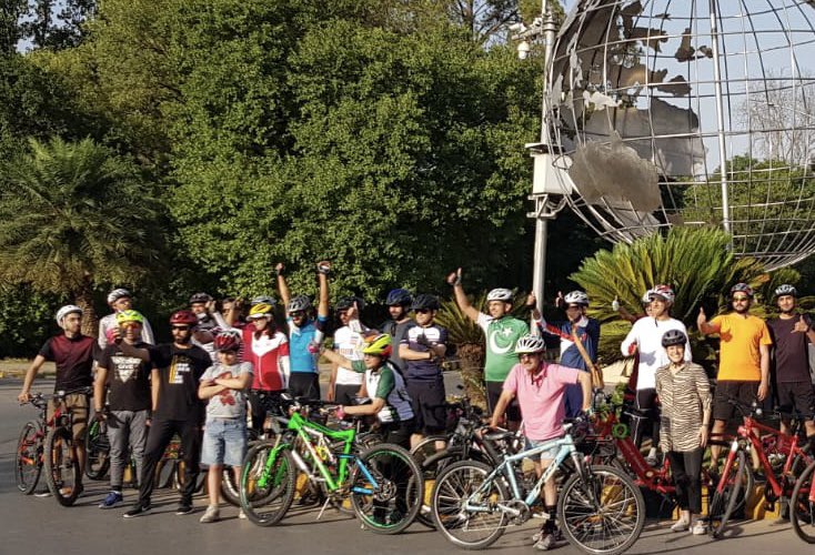 mapetrera's tweet photo. Wonderful to engage with🇵🇰cycling enthusiasts in #WorldBicycleDay event organized by @CyclingIsb😃
🚲is part of🇩🇰 DNA - so mch tht we design our cities around bikes, such as highways, lanes &amp; traffic lights for🚲.What will make u jump on ur bike so we cn go #GreenTogether?🤔 https://t.co/Pp1RGJcgYn