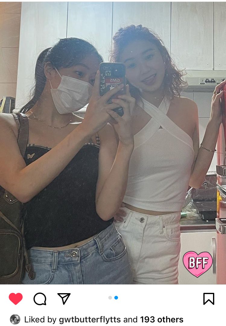 gon10suke's tweet photo. The friendship between Denise Kim and Songyee is really sweet and beautiful . I hope they become friends forever 🥺👭🖤🦋 #DeniseKim #Songyee @gwtbutterflytts 😍🥰 https://t.co/Mbk9d0tzAf