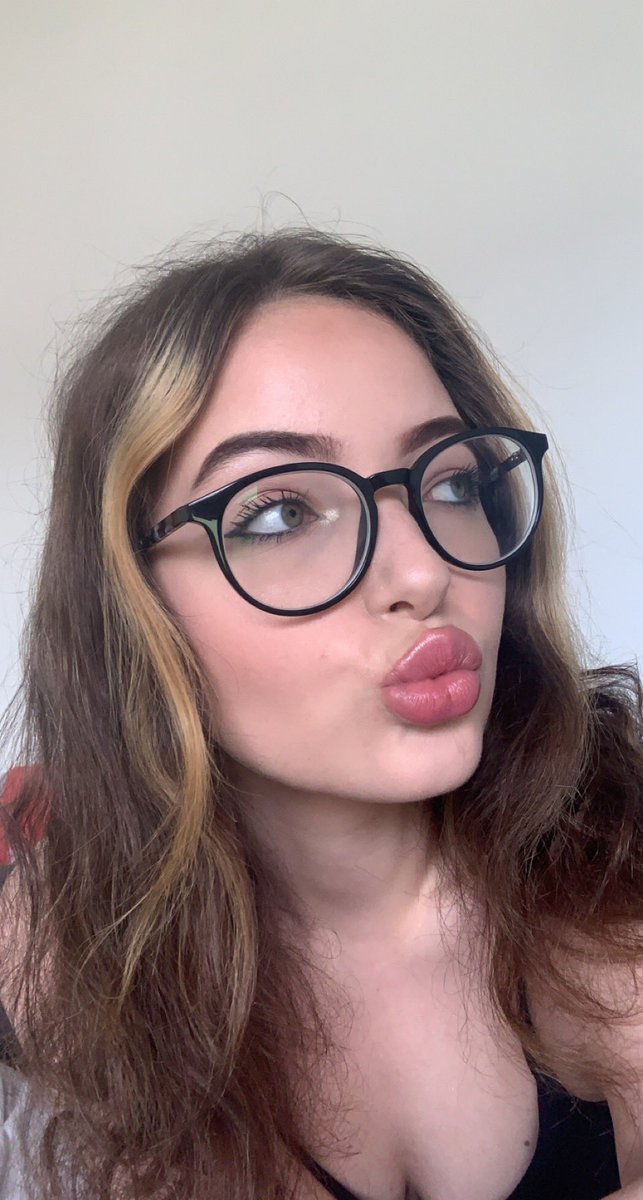 like for a 🐱 pic in ur dm 💞