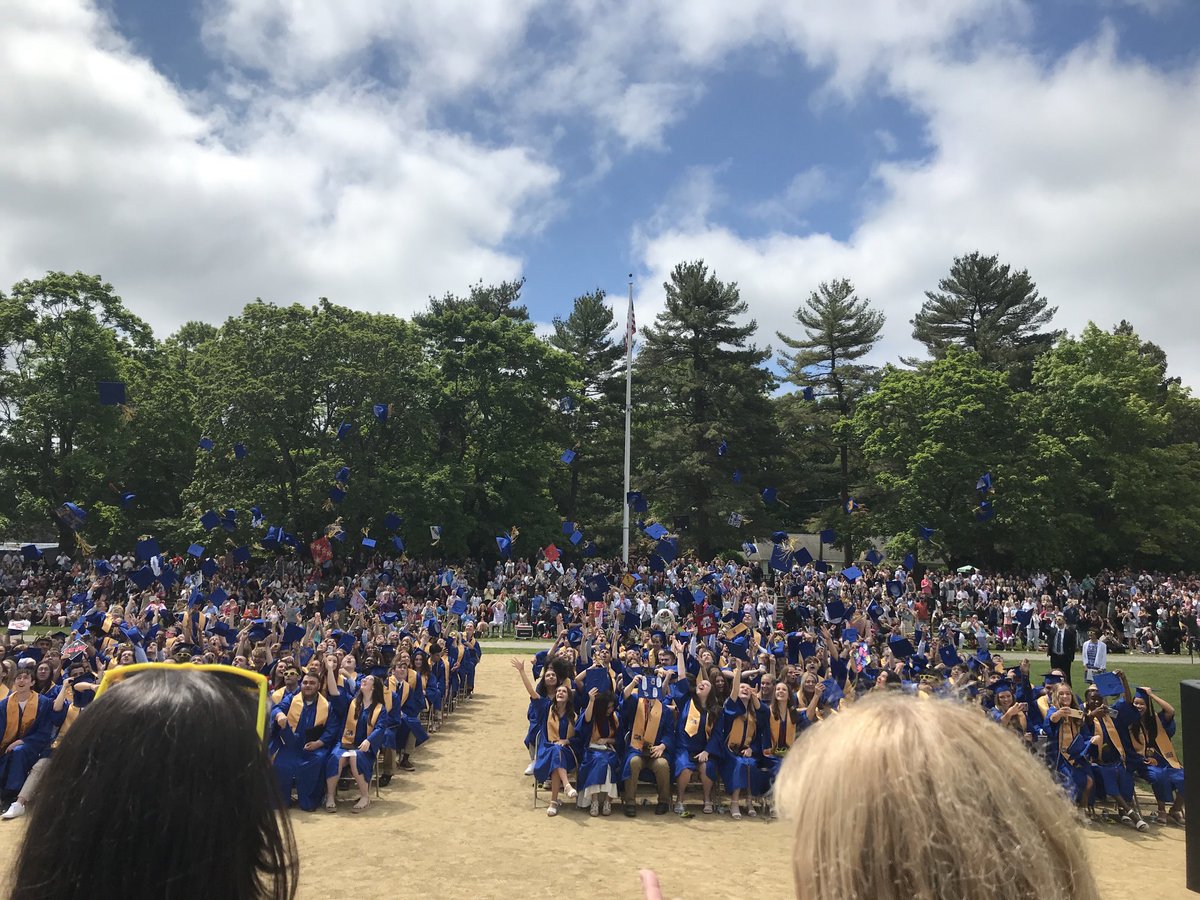 flanagan_oahs's tweet photo. Such a beautiful day to celebrate the amazing OA Class of 2022!!! Thank you to this resilient, kind, and awesome class!! You have made a forever footprint on this OA Community! Best of luck to all of you and you will always be a part of the OA Family! Once a tiger always a tiger! https://t.co/MzIdcYhbT1