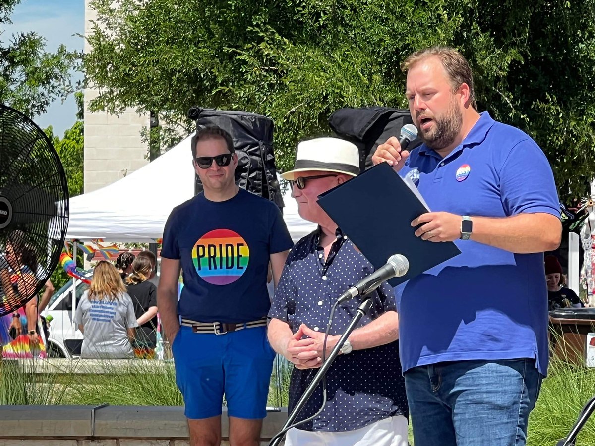 AnnaForLISD's tweet photo. Love is love is love is love!
Happy Pride Month, y’all!
#PrideMonth #RRPride https://t.co/TubhtavWaI